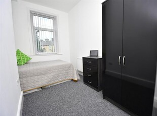 Room to rent in Coal Clough Lane, Burnley BB11