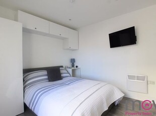 Room to rent in Hewlett Road, Cheltenham GL52