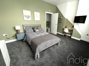 Room to rent in Lonsdale Street, Stoke-On-Trent ST4