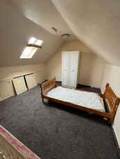 Room to rent in Newlands Road, Middlesbrough TS1