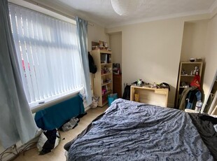 Room to rent in Queen Street, Treforest, Pontypridd CF37