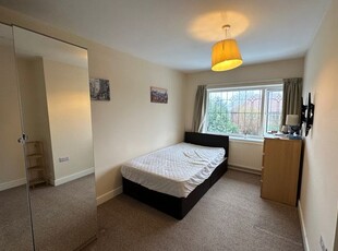 Room to rent in St Vincent Avenue, Woodlands, Doncaster DN6