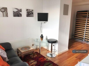 Studio flat for rent in Wellington Street, Leeds, LS1