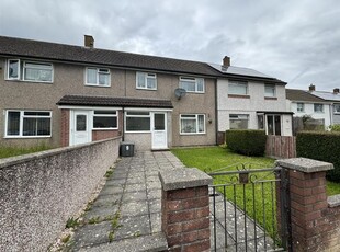 Terraced house to rent in Aust Crescent, Bulwark, Chepstow NP16