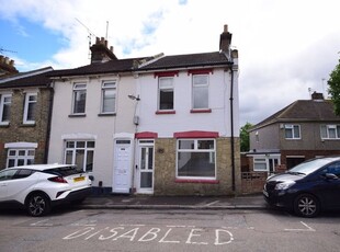 Terraced house to rent in Ingle Road, Chatham ME4