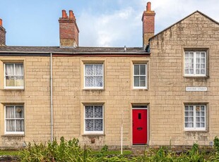 Terraced house to rent in Oxford Street, Town Centre SN1