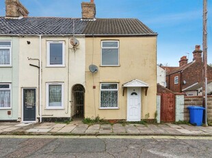Terraced house to rent in St. Margarets Road, Lowestoft NR32