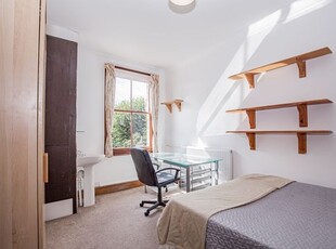 Terraced house to rent in Walton Street, Oxford OX2