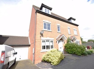 Town house to rent in Saffre Close, Winterton, Scunthorpe DN15