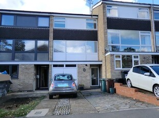 Town house to rent in St Johns Court, St Albans AL1