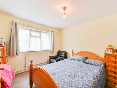 Flat in Guildford Road, Vauxhall, SW8