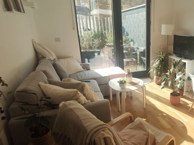 1 bedroom accessible apartment for sale London, SW9 0BB