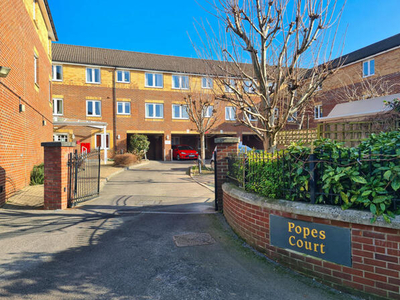 1 Bedroom Flat For Sale In Central Totton