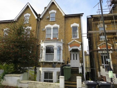 2 Bedroom Apartment For Rent In Upper Norwood, London