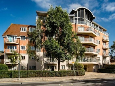 2 Bedroom Apartment For Sale In Ruislip, Middlesex