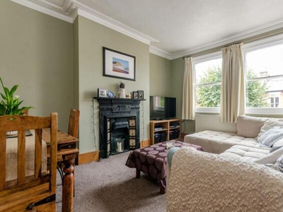 2 Bedroom Flat For Sale In Friern Barnet, London