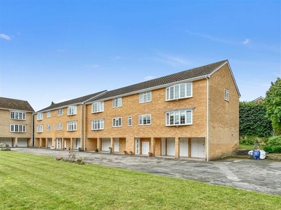 2 Bedroom Flat For Sale In Leconfield Court