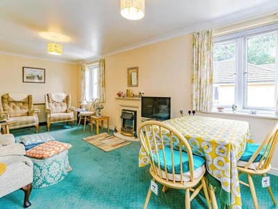 2 Bedroom Flat For Sale In Stafford Road, Caterham