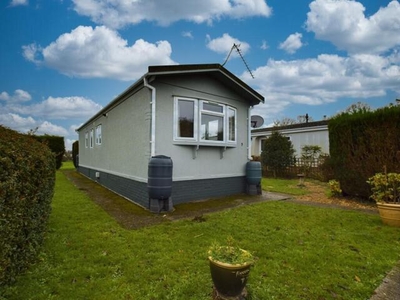 2 Bedroom Park Home For Sale In Thatcham
