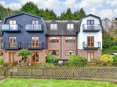 3 Bedroom Apartment For Sale In East Farleigh, Maidstone