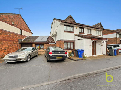 4 Bedroom Semi-detached House For Sale In Purfleet-on-thames