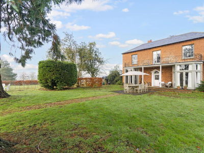 4 Bedroom Semi-detached House For Sale In Stratford-upon-avon