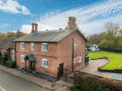 4 Bedroom Village House For Sale In Stoneleigh, Coventry