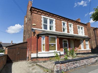 7 Bedroom Semi-detached House For Rent In West Bridgford, Nottingham