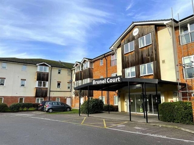 1 Bedroom Flat For Sale In Nutfield Place, Buckland