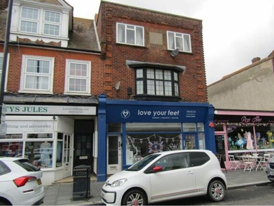 2 Bedroom Flat For Sale In Frinton-on-sea, Essex