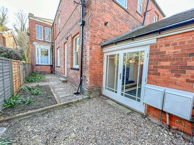 2 Bedroom Maisonette For Sale In Grimsby, North East Lincs