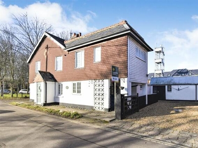 3 Bedroom Semi-detached House For Rent In Hook, Hampshire