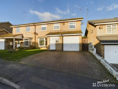 4 Bedroom Semi-detached House For Sale In Leighton Buzzard