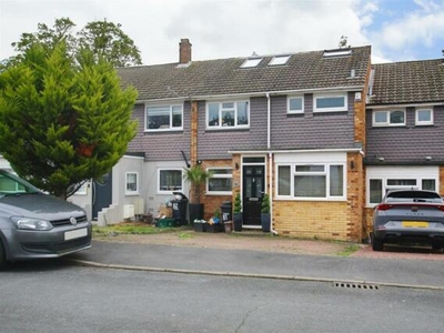 5 Bedroom Semi-detached House For Sale In Cheshunt