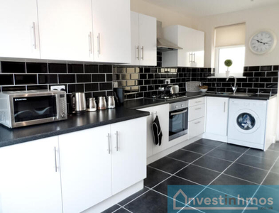 5 Bedroom Terraced House For Sale In New Rossington, Doncaster
