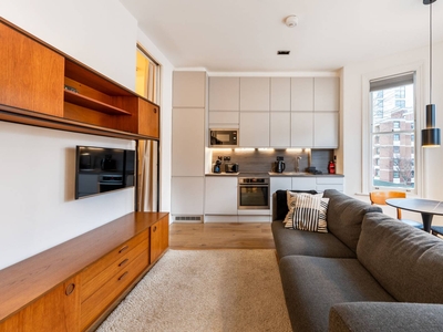 Flat in Holland Road, Holland Park, W14