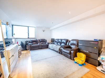Flat in Metro House, Forest Gate, E7