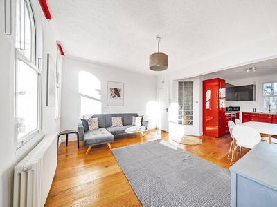 Flat in Park Road, Crouch End, N8