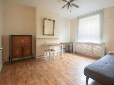 1 Bedroom Apartment For Rent In Rockingham Street, London
