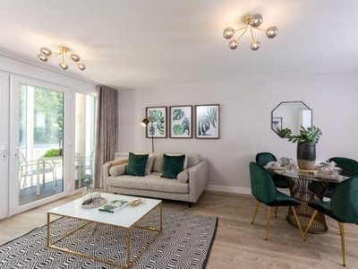 1 Bedroom Apartment For Sale In Walton-on-thames, Surrey