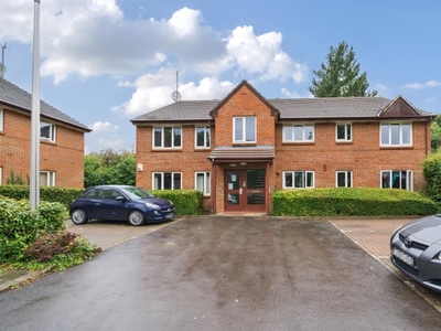 2 Bed Flat/Apartment For Sale in Henley on Thames, Berkshire, RG9 - 5106183