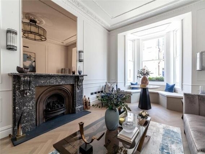 2 Bedroom Apartment For Sale In Chelsea, London