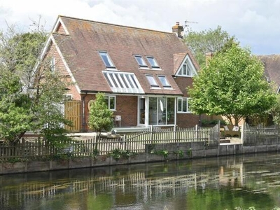 2 Bedroom Detached House For Sale In Chartham