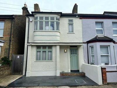 2 Bedroom End Of Terrace House For Sale In Leigh-on-sea, Essex