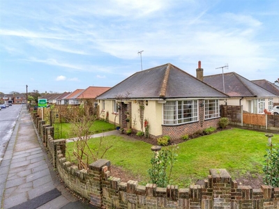 3 bedroom bungalow for sale in Keymer Crescent, Goring By Sea, Worthing, West Sussex, BN12