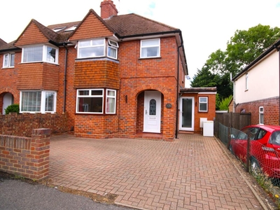 3 bedroom semi-detached house for rent in Hillview Crescent, Guildford, GU2