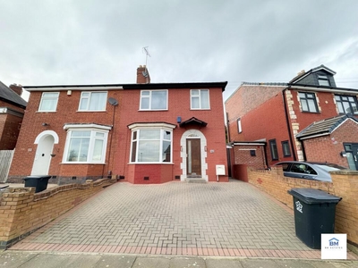 3 bedroom semi-detached house for sale in Gwendolen Road, Leicester, LE5