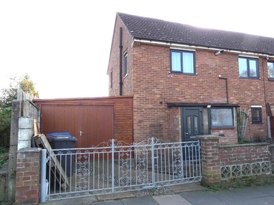 3 bedroom semi-detached house for sale in Hawthorn Drive, Ipswich, Suffolk, IP2
