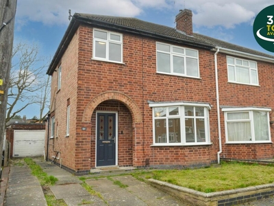 3 bedroom semi-detached house for sale in Stockwell Road, Stoneygate, Leicester, LE2