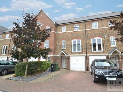 3 Bedroom Town House For Rent In Epsom